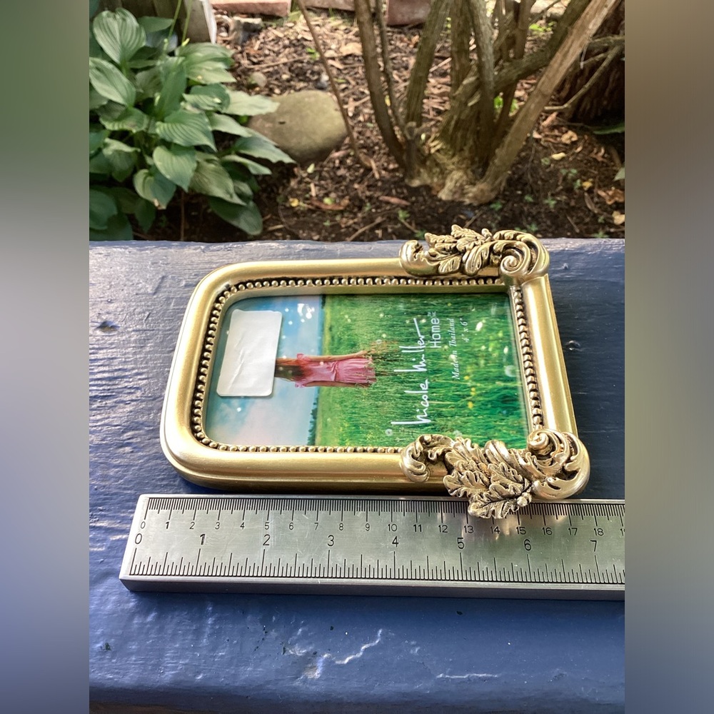 Nicole Miller Golden Picture Frame Fits 4’’ x 6’’ Photo - Picture 4 of 8